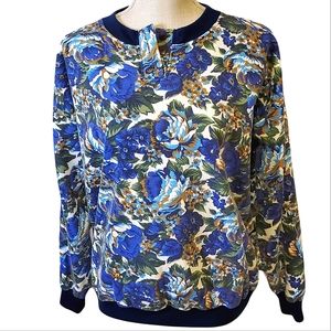 VINTAGE PEBBLE COURT | Women's blue floral button crew-neck sweater. Size large.